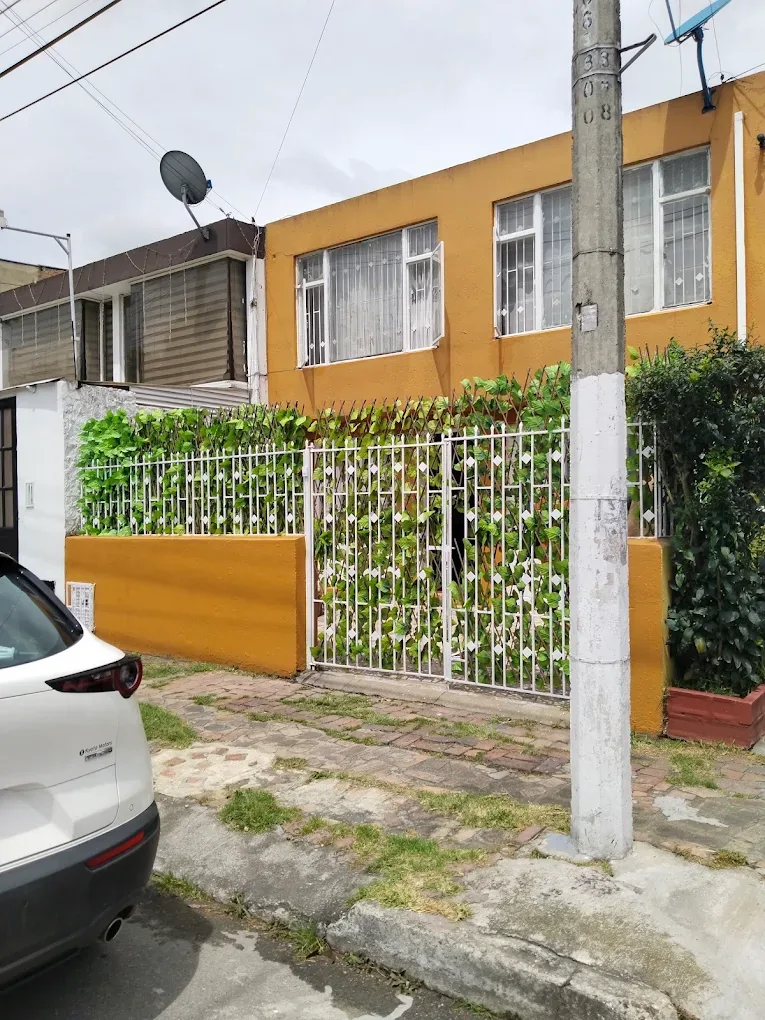 Fachada de Casa Hogar Caminos de Vida y Fe en Bogotá